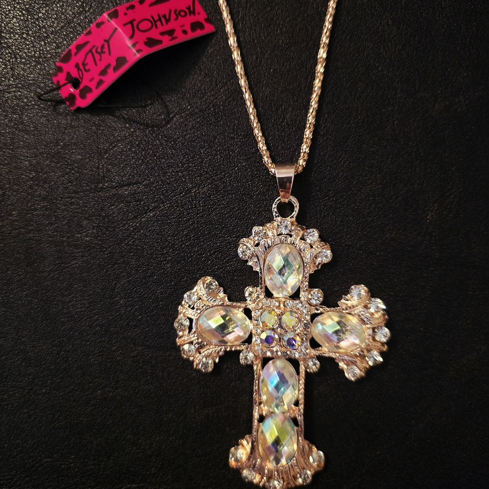 Elegant Gold Cross Pendant Necklace
